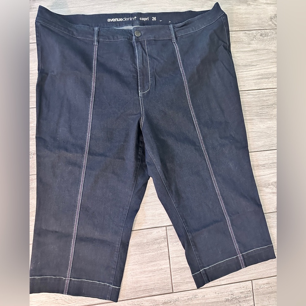 Women’s Avenue Denim Plus Size 26 Dark Blue Denim Capris